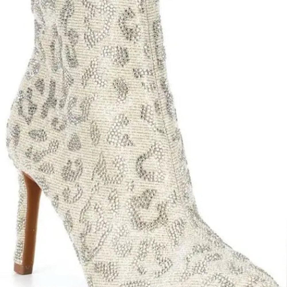 Elegant Silver Leopard Print Women's Boots
